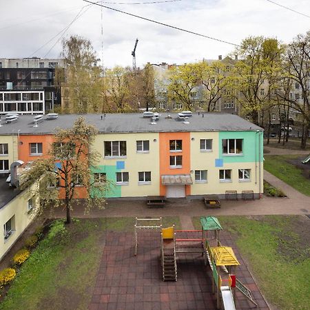 Brivibas Yard Apartment With Parking In City Center Riga Exterior photo