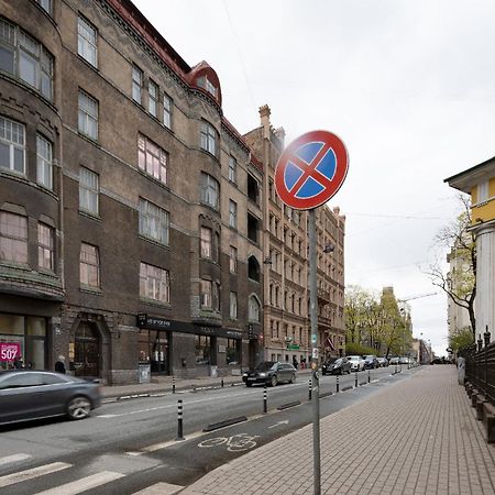 Brivibas Yard Apartment With Parking In City Center Riga Exterior photo