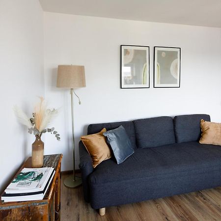 Brivibas Yard Apartment With Parking In City Center Riga Exterior photo