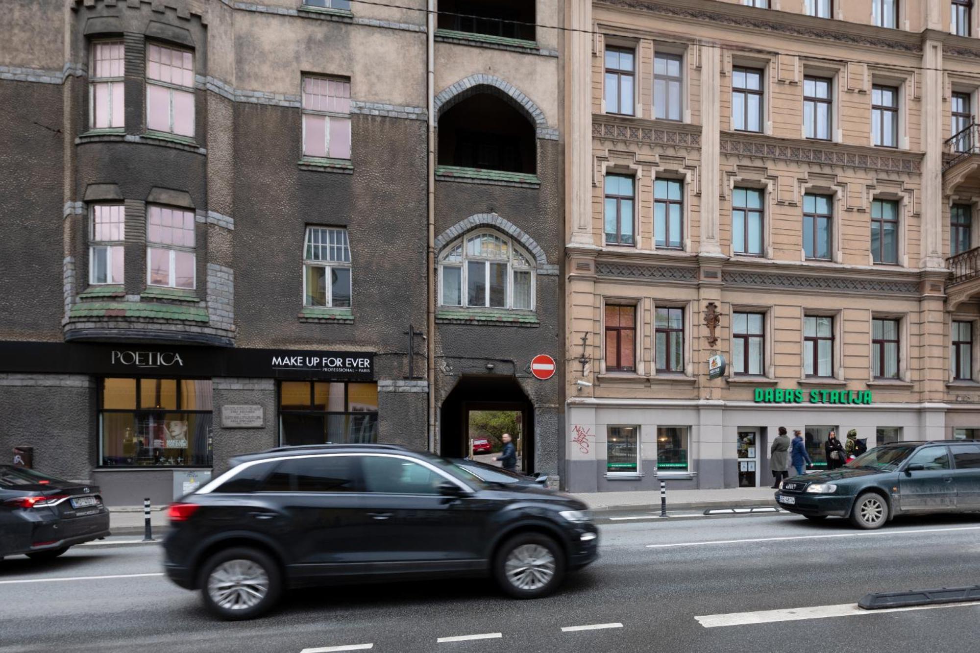 Brivibas Yard Apartment With Parking In City Center Riga Exterior photo