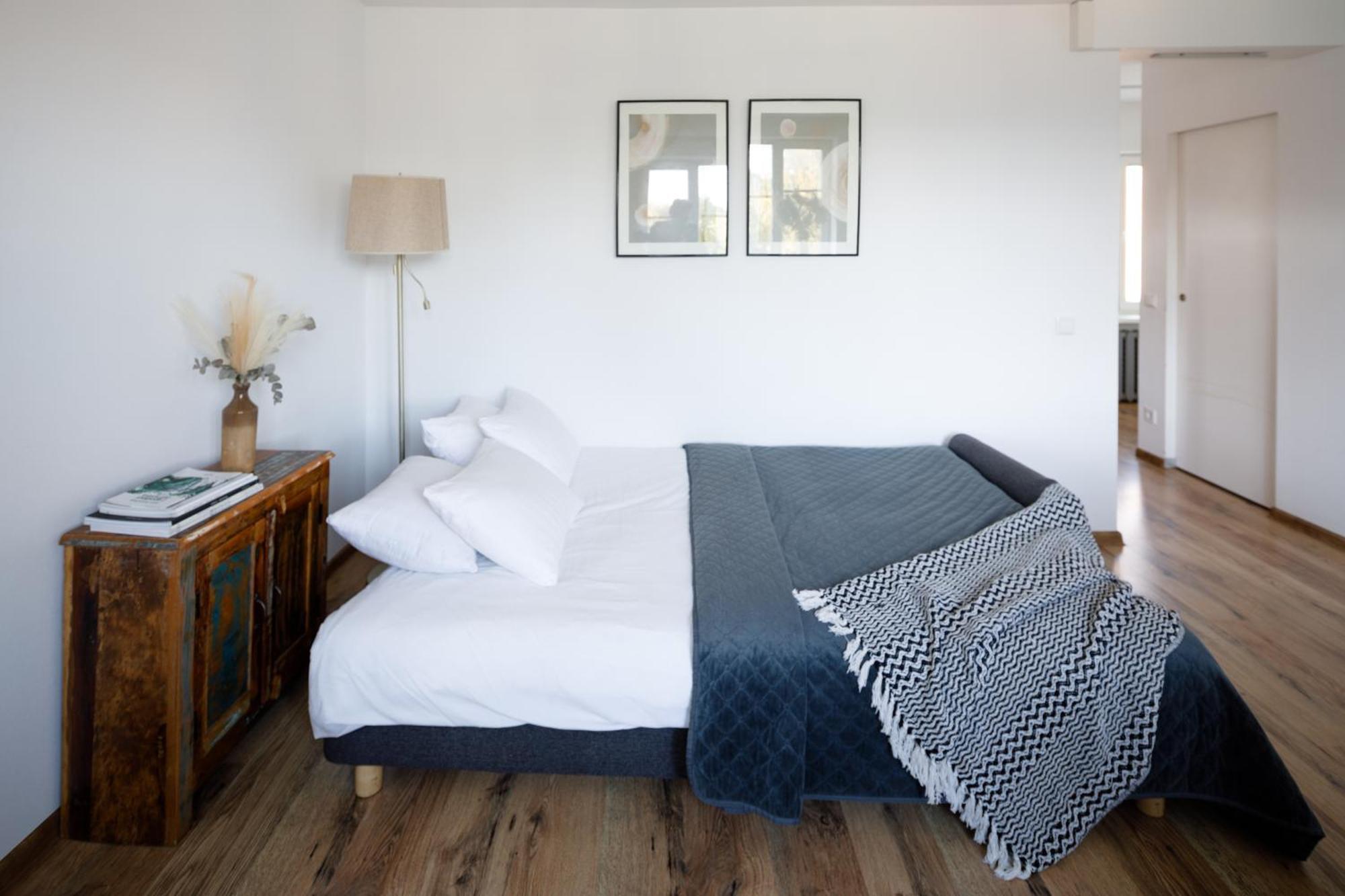 Brivibas Yard Apartment With Parking In City Center Riga Exterior photo