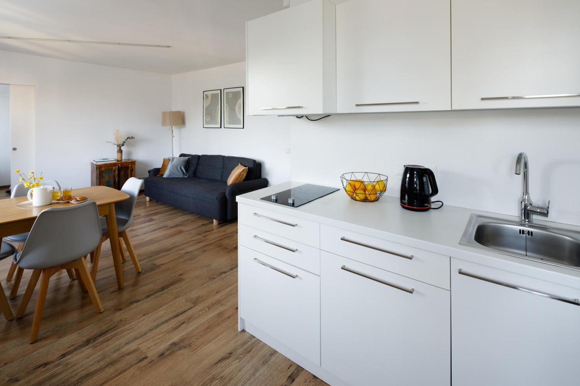 Brivibas Yard Apartment With Parking In City Center Riga Exterior photo