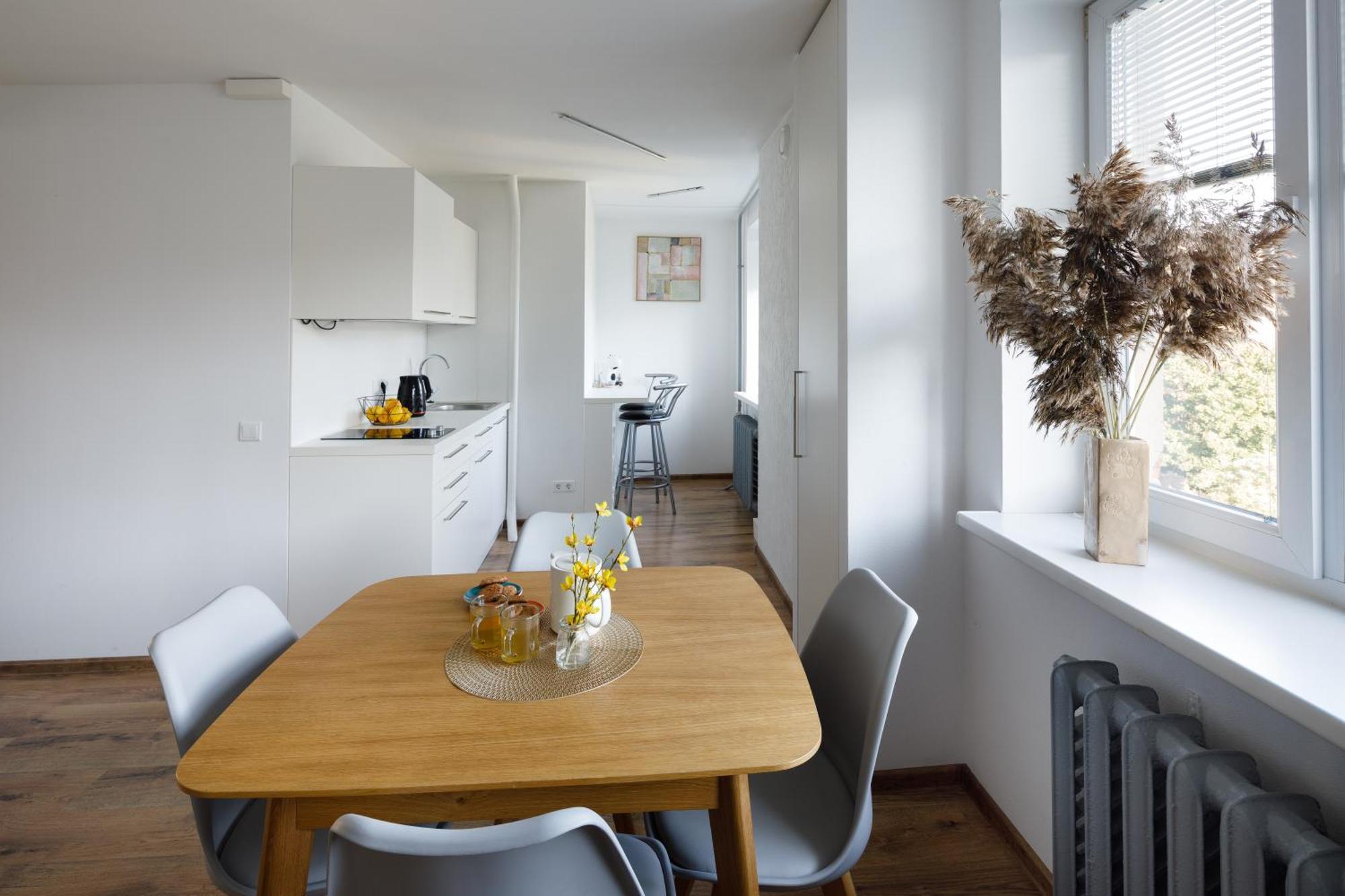 Brivibas Yard Apartment With Parking In City Center Riga Exterior photo