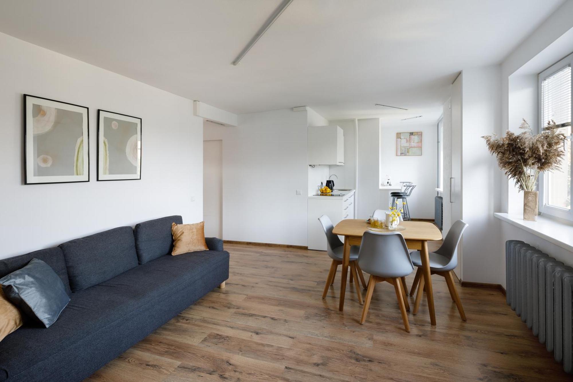 Brivibas Yard Apartment With Parking In City Center Riga Exterior photo